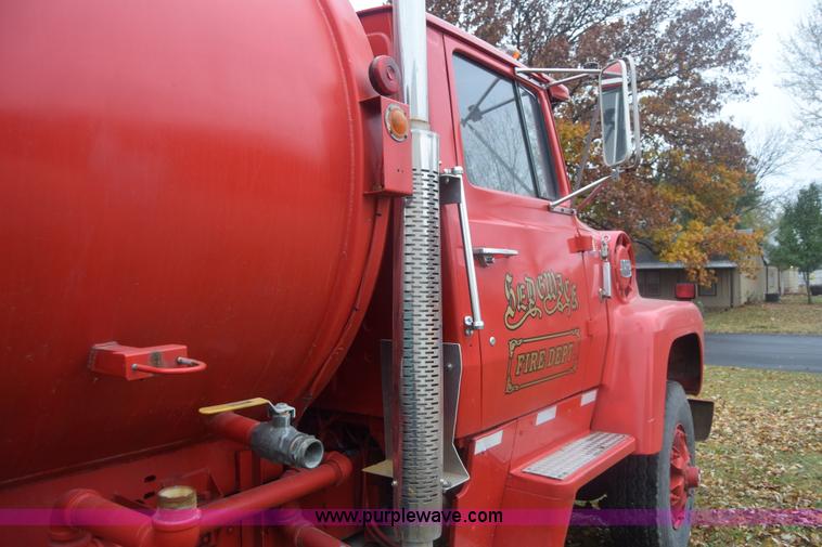 image for item K4908 1975 Ford 8000 Water tanker truck