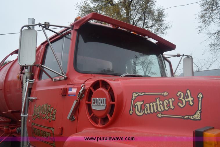 image for item K4908 1975 Ford 8000 Water tanker truck