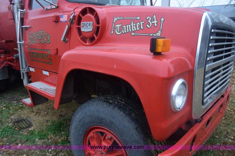 image for item K4908 1975 Ford 8000 Water tanker truck