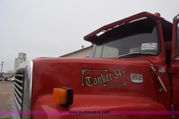 image for item K4908 1975 Ford 8000 Water tanker truck