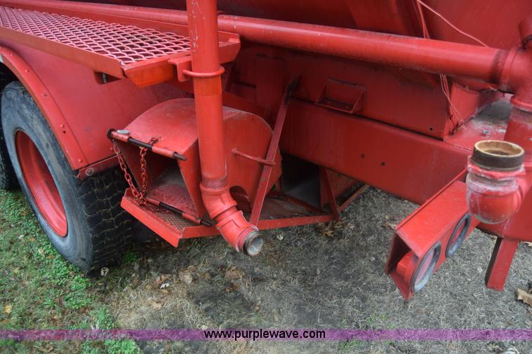 image for item K4908 1975 Ford 8000 Water tanker truck