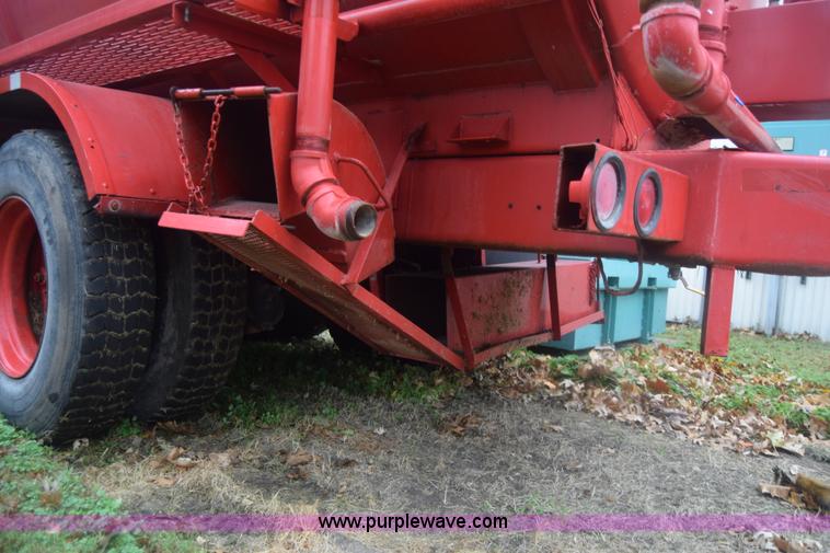 image for item K4908 1975 Ford 8000 Water tanker truck