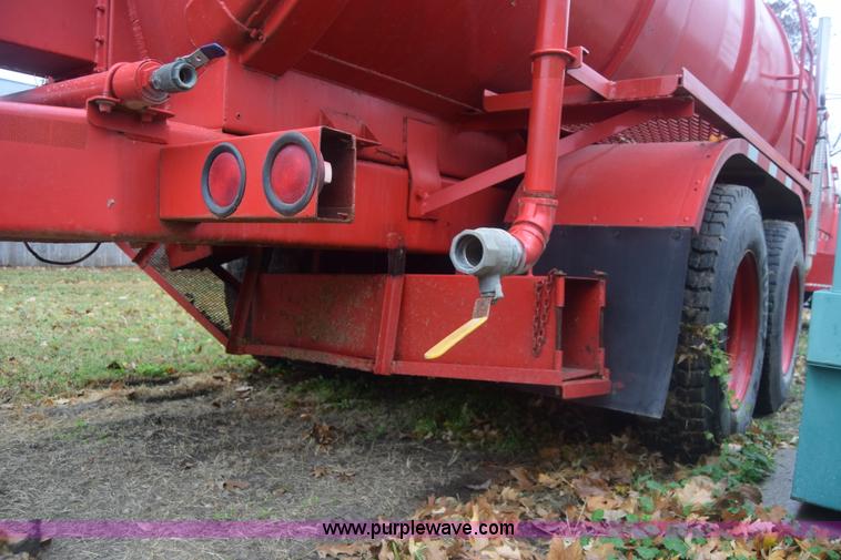 image for item K4908 1975 Ford 8000 Water tanker truck