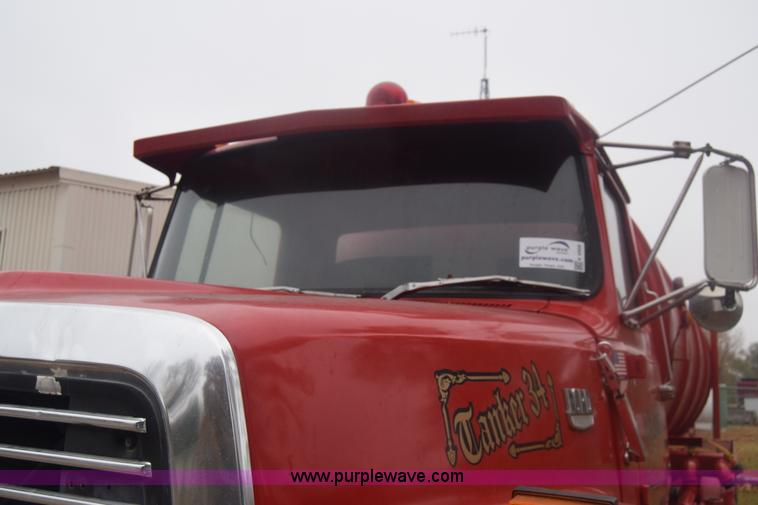 image for item K4908 1975 Ford 8000 Water tanker truck