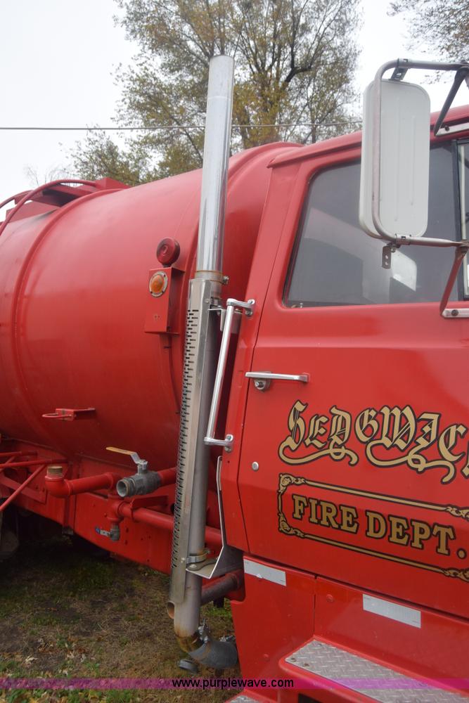 image for item K4908 1975 Ford 8000 Water tanker truck
