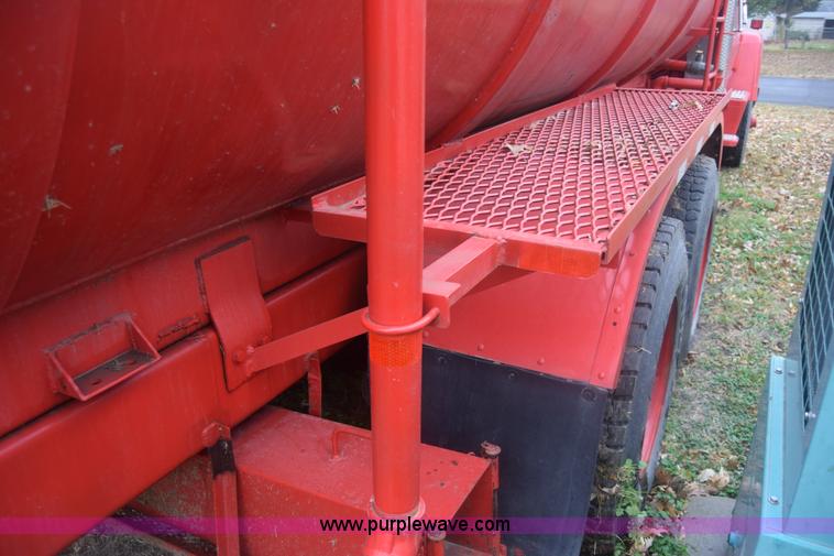 image for item K4908 1975 Ford 8000 Water tanker truck