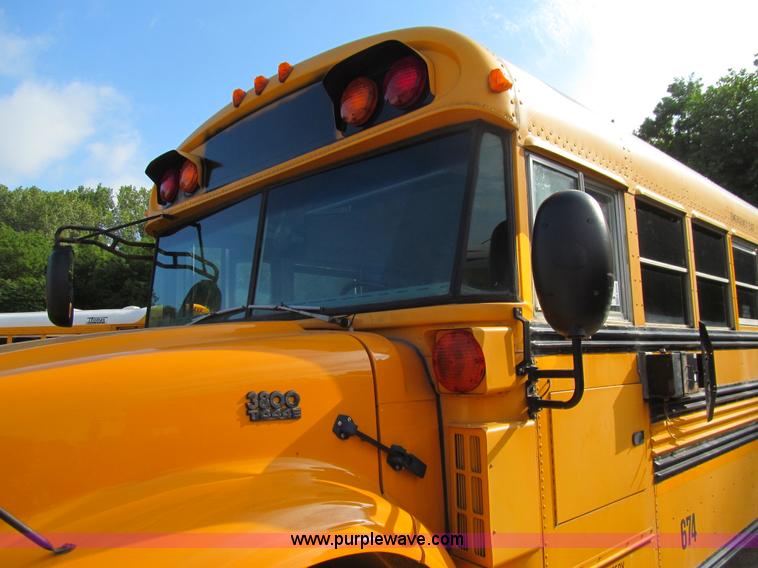 image for item K6256 2003 International 3800 school bus