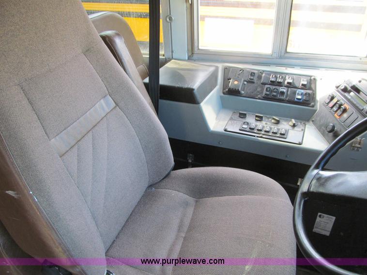 image for item K6256 2003 International 3800 school bus