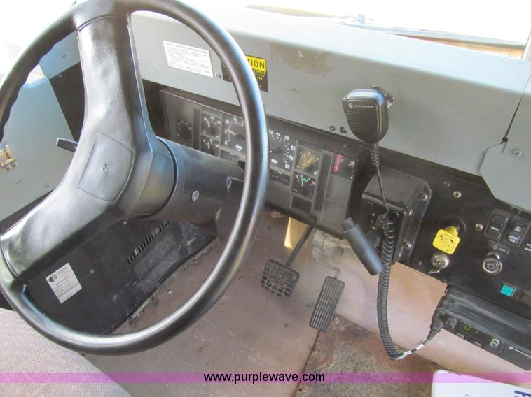 image for item K6256 2003 International 3800 school bus
