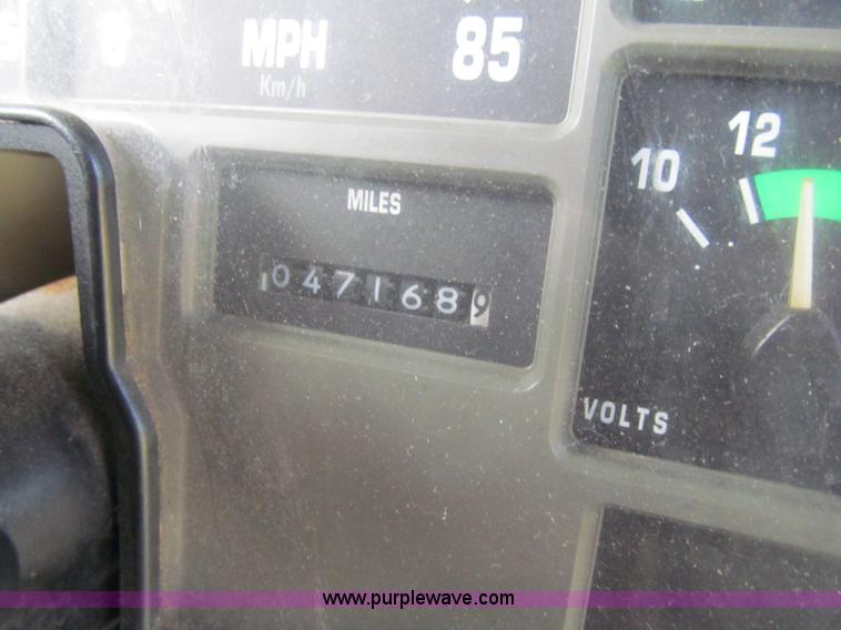 image for item K6256 2003 International 3800 school bus