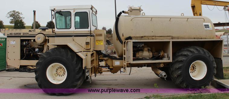 image for item L2427 Ag-Chem AG-Gator 2004 self-propelled applicator