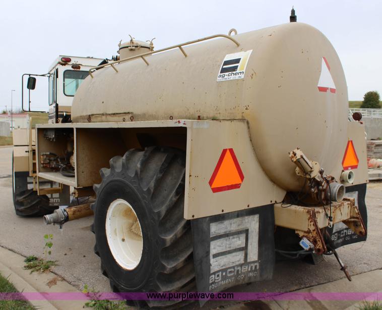 image for item L2427 Ag-Chem AG-Gator 2004 self-propelled applicator