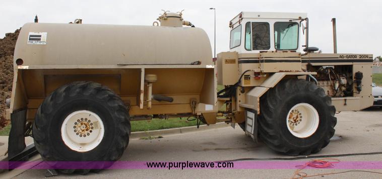image for item L2427 Ag-Chem AG-Gator 2004 self-propelled applicator