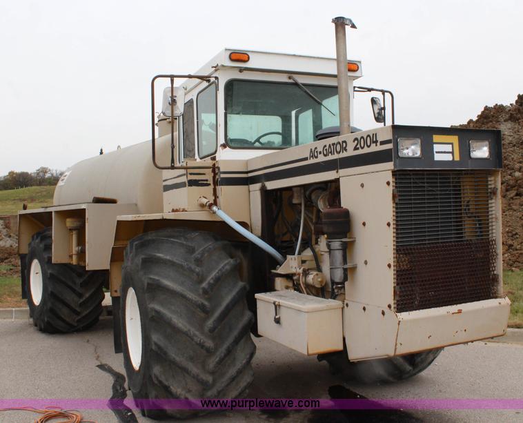 image for item L2427 Ag-Chem AG-Gator 2004 self-propelled applicator