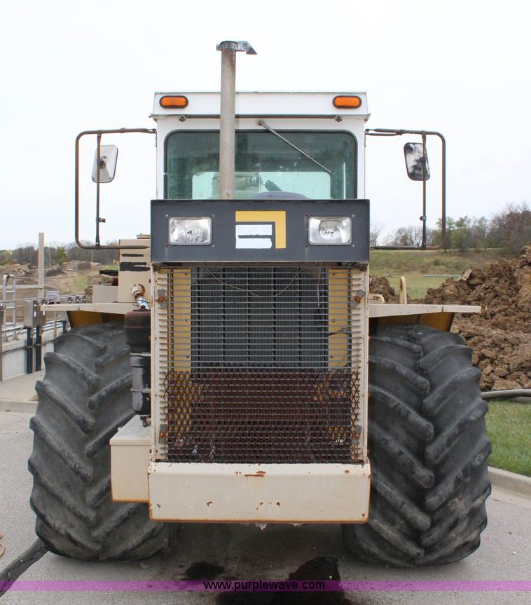 image for item L2427 Ag-Chem AG-Gator 2004 self-propelled applicator