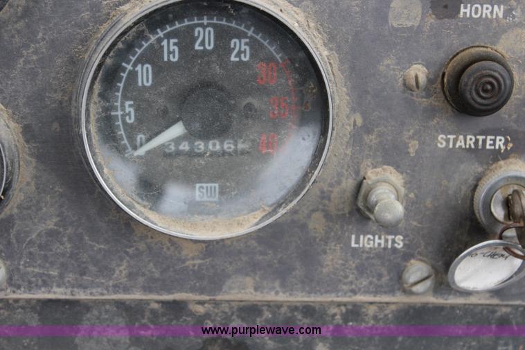 image for item L2427 Ag-Chem AG-Gator 2004 self-propelled applicator