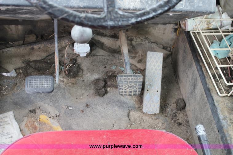 image for item L2427 Ag-Chem AG-Gator 2004 self-propelled applicator