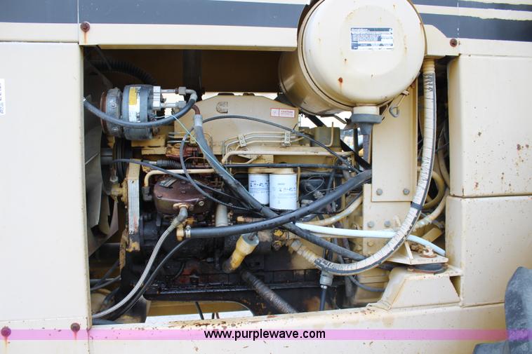 image for item L2427 Ag-Chem AG-Gator 2004 self-propelled applicator