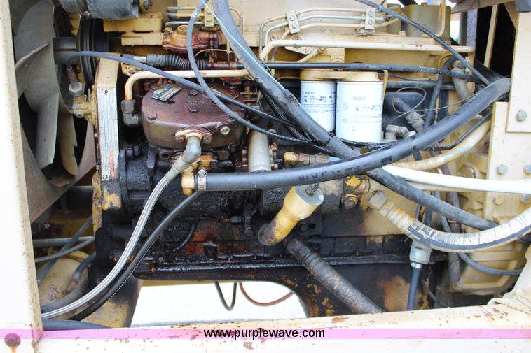 image for item L2427 Ag-Chem AG-Gator 2004 self-propelled applicator