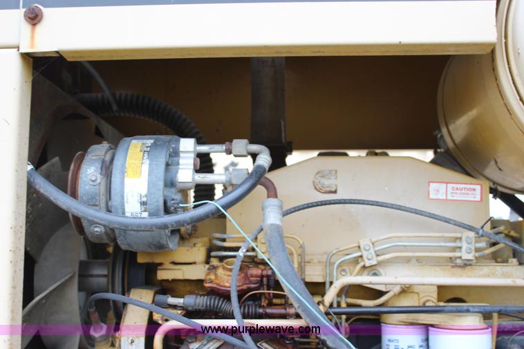 image for item L2427 Ag-Chem AG-Gator 2004 self-propelled applicator