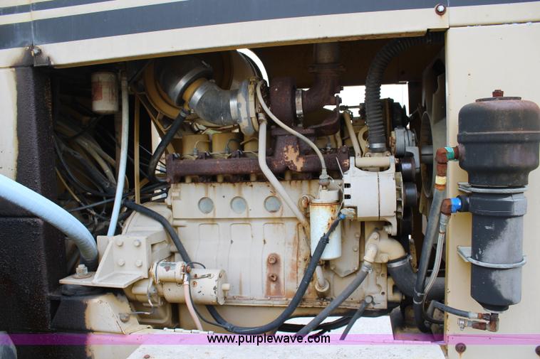 image for item L2427 Ag-Chem AG-Gator 2004 self-propelled applicator