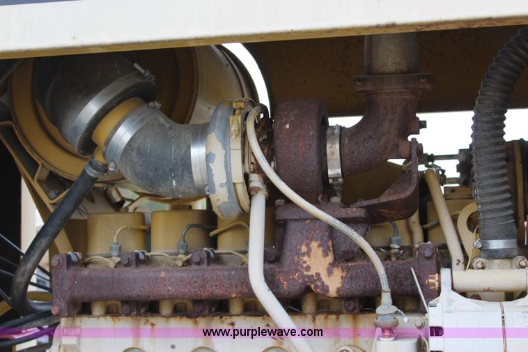 image for item L2427 Ag-Chem AG-Gator 2004 self-propelled applicator