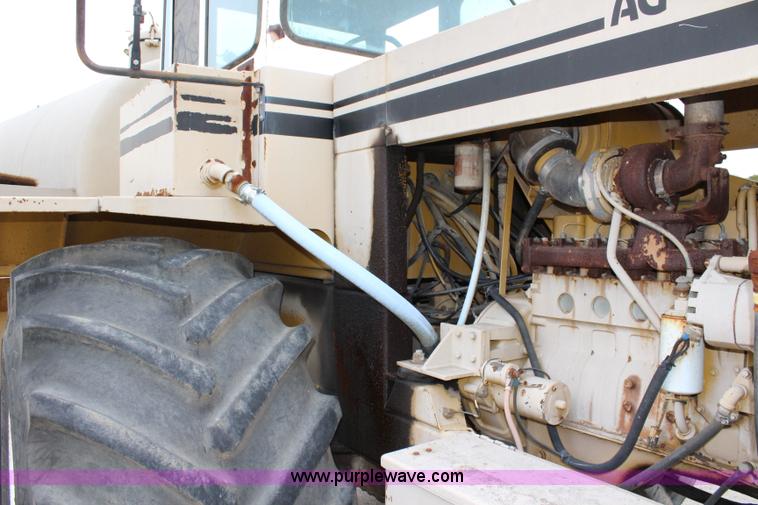 image for item L2427 Ag-Chem AG-Gator 2004 self-propelled applicator