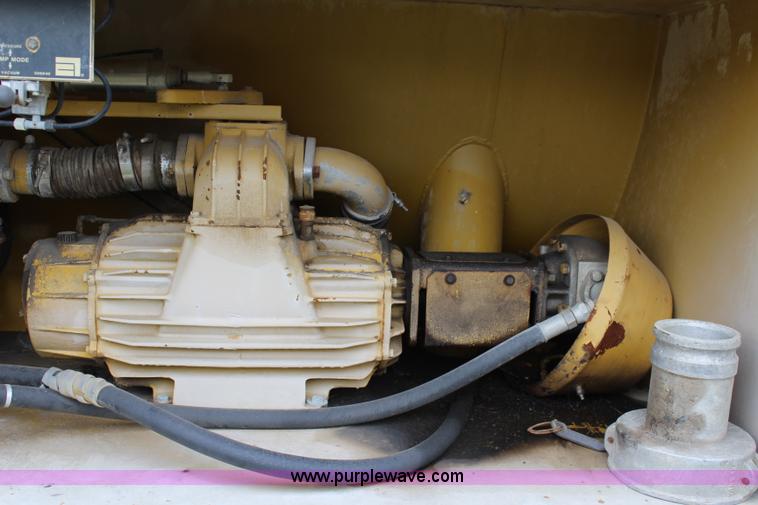 image for item L2427 Ag-Chem AG-Gator 2004 self-propelled applicator