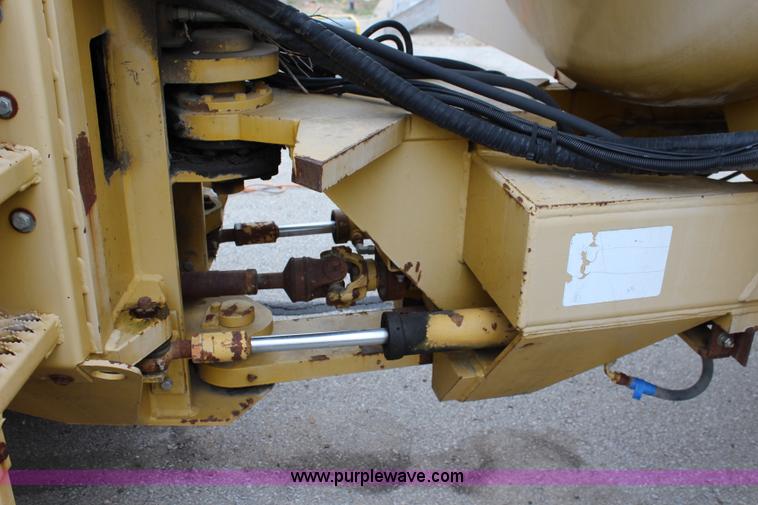 image for item L2427 Ag-Chem AG-Gator 2004 self-propelled applicator