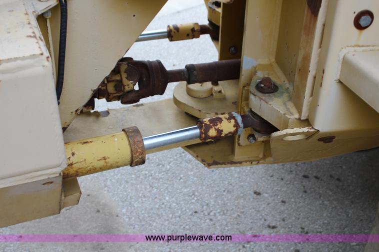 image for item L2427 Ag-Chem AG-Gator 2004 self-propelled applicator