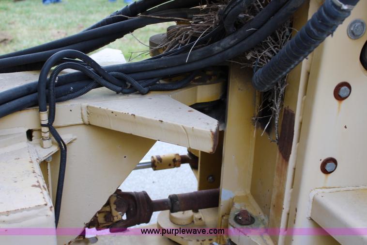 image for item L2427 Ag-Chem AG-Gator 2004 self-propelled applicator