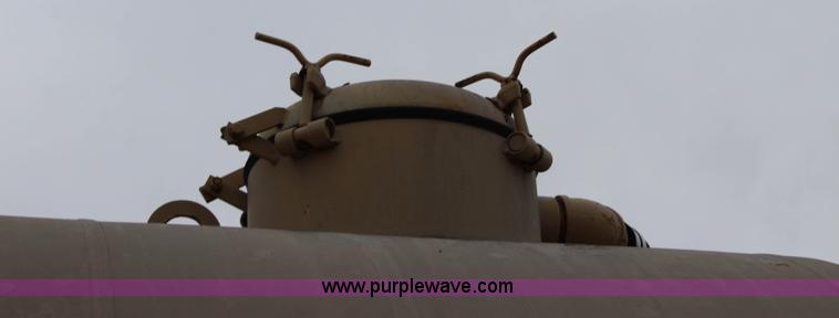 image for item L2427 Ag-Chem AG-Gator 2004 self-propelled applicator