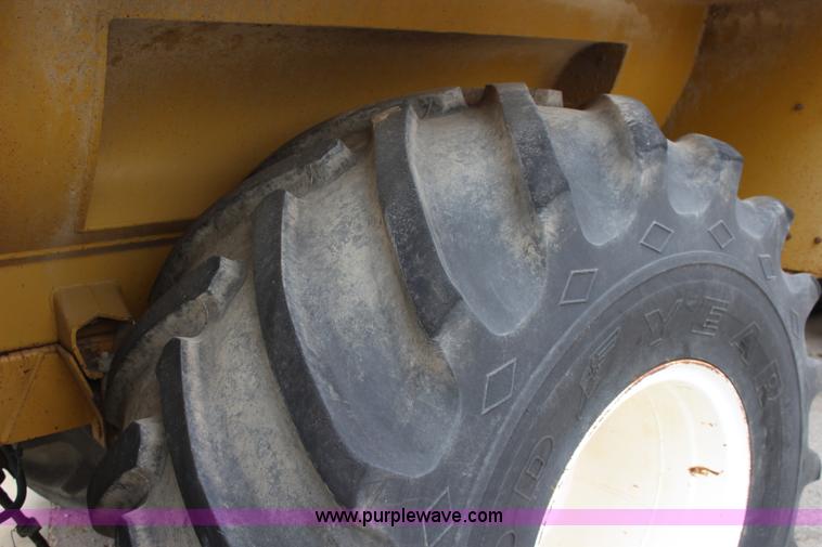 image for item L2427 Ag-Chem AG-Gator 2004 self-propelled applicator