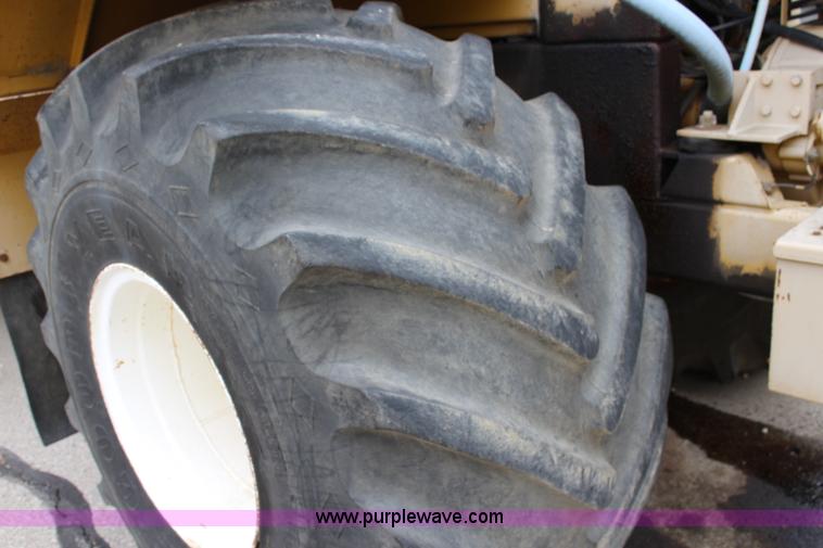 image for item L2427 Ag-Chem AG-Gator 2004 self-propelled applicator