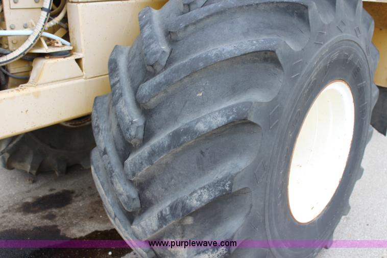 image for item L2427 Ag-Chem AG-Gator 2004 self-propelled applicator