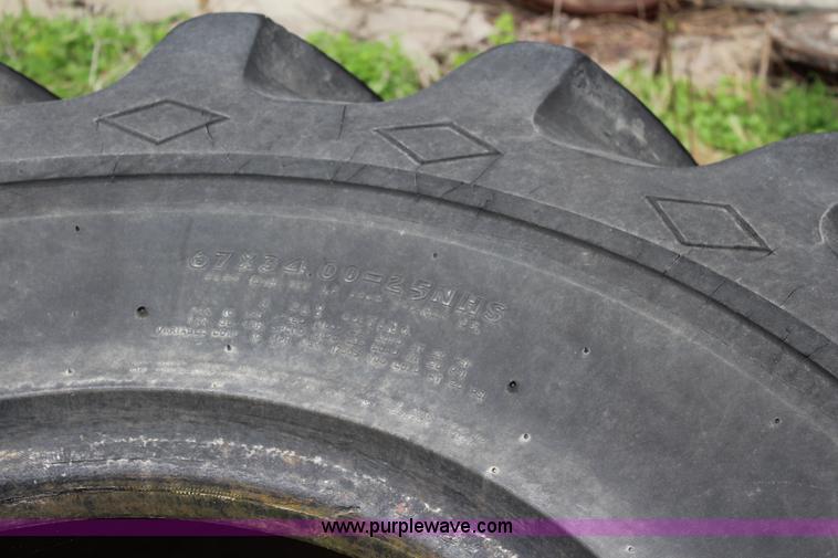 image for item L2427 Ag-Chem AG-Gator 2004 self-propelled applicator