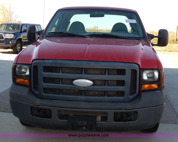 image for item L3510 2006 Ford F250 Super Duty SuperCab pickup truck