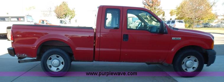 image for item L3510 2006 Ford F250 Super Duty SuperCab pickup truck