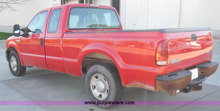 image for item L3510 2006 Ford F250 Super Duty SuperCab pickup truck
