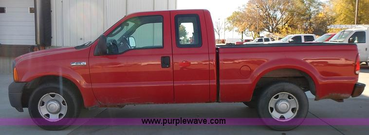image for item L3510 2006 Ford F250 Super Duty SuperCab pickup truck