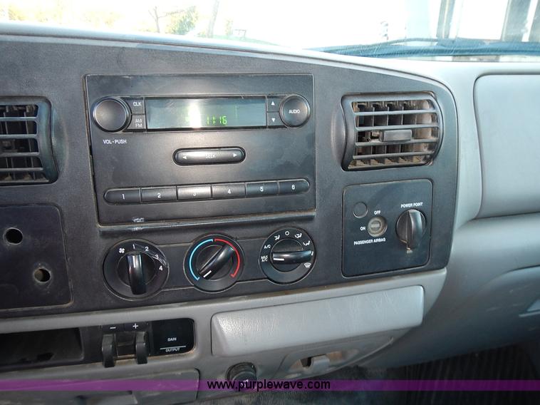 image for item L3510 2006 Ford F250 Super Duty SuperCab pickup truck