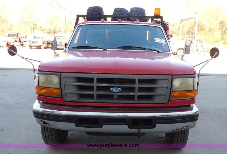 image for item L3511 1997 Ford F350 XL flatbed pickup truck with crane