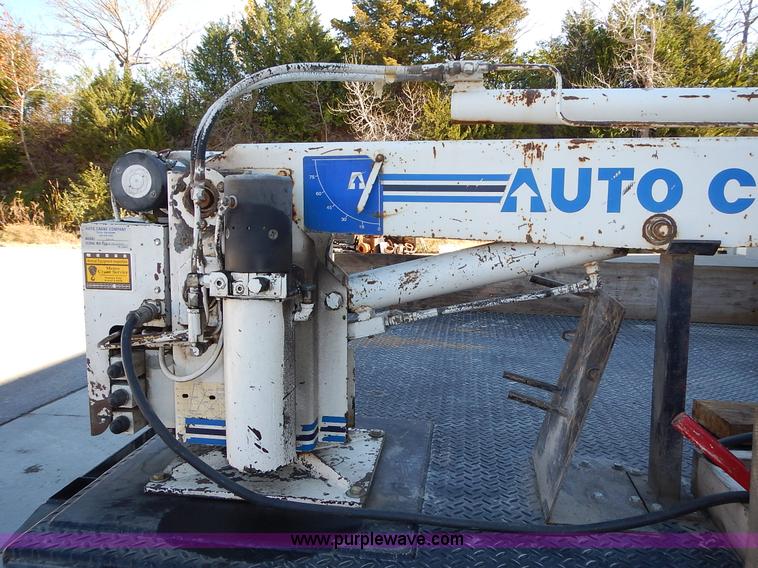 image for item L3511 1997 Ford F350 XL flatbed pickup truck with crane