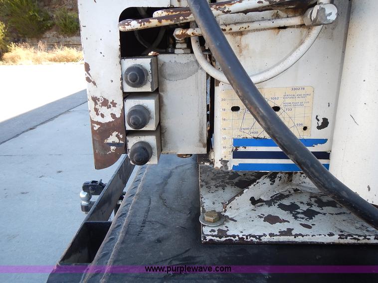 image for item L3511 1997 Ford F350 XL flatbed pickup truck with crane