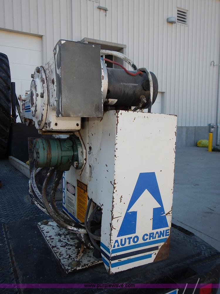 image for item L3511 1997 Ford F350 XL flatbed pickup truck with crane