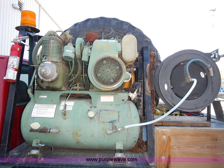 image for item L3511 1997 Ford F350 XL flatbed pickup truck with crane