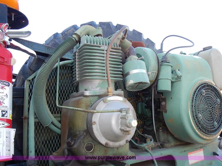 image for item L3511 1997 Ford F350 XL flatbed pickup truck with crane