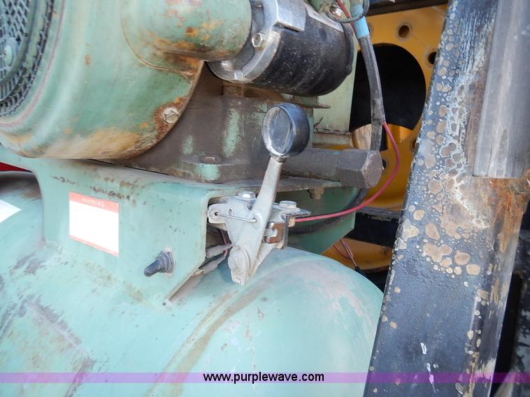 image for item L3511 1997 Ford F350 XL flatbed pickup truck with crane