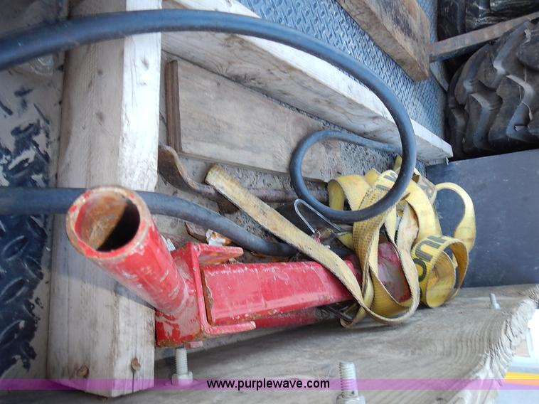 image for item L3511 1997 Ford F350 XL flatbed pickup truck with crane