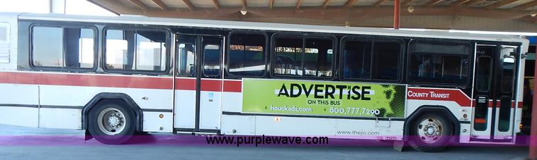 image for item L3512 1996 Gillig Phantom shuttle bus